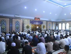 Umat Muslim Lanud Sultan Hasanuddin Laksanakan Sholat Idul Fitri di Masjid Nurussamawat