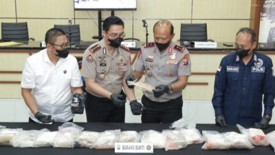 Polda Jatim Lakukan Uji Laboratoris Terkait Temuan Diduga Narkotika 27,83 Kg di Pesisir Giligenting Sumenep 7