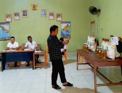 Curi Start Salurkan Bapanas, Pemdes Taman Baru Lampung Selatan Bagikan 3,8 Ton Beras dan 764 Liter Minyak Goreng ke 191 Warga