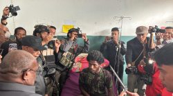 Kodim 1714/Puncak Jaya dan Polri Kawal Ketat Gubernur Papua Tengah Tinjau Korban Insiden Sinak, Instruksikan Status Tanggap Darurat dan Biaya Medis Ditanggung Penuh