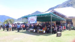 TNI-Polri Kawal Ketat Penyaluran Bantuan Pengungsi Kampung Kembru di Puncak Jaya