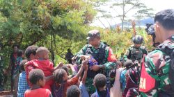 Kodim 1714/Puncak Jaya Peduli Pengungsi dan Salurkan Bantuan Kemanusiaan di Kampung Tirineri
