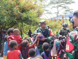 Kodim 1714/Puncak Jaya Peduli Pengungsi dan Salurkan Bantuan Kemanusiaan di Kampung Tirineri