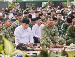 Wapang TNI Dampingi Menhan RI Shalat Idul Adha Bersama Prajurit dan Masyarakat di Papua Barat