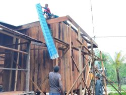 Satgas TMMD Ke-128 Kodim 1710/Mimika Genjot Pembangunan 5 Unit Rumah di Kampung Keakwa, Fokus Pemasangan Atap