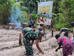 Manfaatkan Lahan Tidur, Satgas TMMD Ke-128 Kodim 1710/Mimika Tanam Jagung Bersama Warga