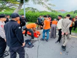 Ditemukan Pria Tewas Mengapung di Sungai Jalan Raya Laguna Surabaya