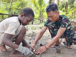 Satgas TMMD Kodim 1710/Mimika Tanamkan Kepedulian Lingkungan Lewat Penanaman Mangrove Bersama Anak-Anak