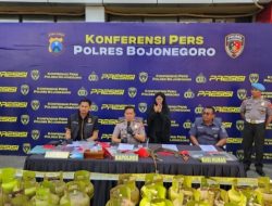 Polres Bojonegoro Amankan Tersangka Pengoplos LPG Subsidi 3 Kg dan Ratusan Tabung Gas