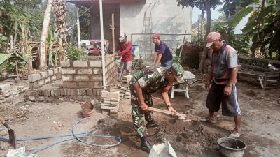 Kerja Bakti Bangun MCK Babinsa Gandean Bersama Warga, Tingkatkan Kesehatan Lingkungan 5
