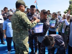 Panglima TNI Bersama Menteri Pertanian Melaksanakan Panen Raya Kedelai Ketahanan Pangan TNI AL di Nganjuk