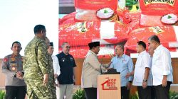 Panglima TNI Dampingi Presiden RI Resmikan 1.061 KDKMP di Jawa Timur 2