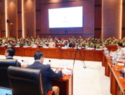 Panglima TNI Hadiri Raker Bersama Komisi I DPR RI Bahas Dinamika Geopolitik dan Misi Perdamaian Dunia