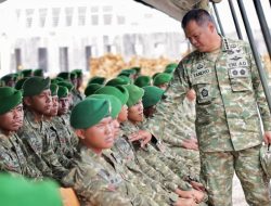 Wapang TNI Dampingi Menhan RI Tinjau Yonif TP 808/Mbaham Matta di Papua Barat