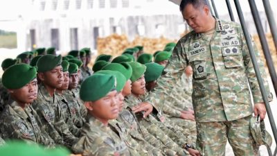 Wapang TNI Dampingi Menhan RI Tinjau Yonif TP 808/Mbaham Matta di Papua Barat 7