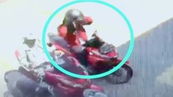 Parkiran Minimarket Dharmahusada Surabaya, Terekam CCTV Dua Pelaku Curanmor Sikat Motor