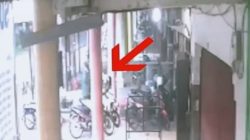 Aksi Pelaku Curanmor Terekam CCTV di Rungkut Mapan Surabaya: Bahaya.! Pria Datang Jalan Kaki, Pulang Bawa Motor Vario 1