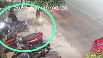 Aksi Pelaku Terekam CCTV: Honda Scoopy Coklat Hilang di Parkiran Cafe Jalan Mojopahit Surabaya 6