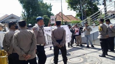Dinilai "Mandul" dan Tutup Mata, Unjuk Rasa Jejak Jatim Desak Pencopotan Komisaris Bank UMKM Jatim Berakhir Deadlock 6