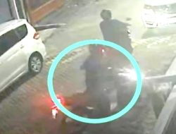 Aksi Curanmor di Kawasan Siwalankerto Surabaya, Dua Pelaku Berhasil Bobol Rumah Kontak Membawa Kabur Motor