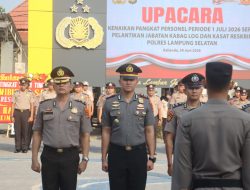 Kapolres Lamsel Pimpin Upacara Kenaikan Pangkat 52 Personel dan Lantik Pejabat Baru Kasat Reskrim dan Kabag Log