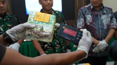 Satgas Pamtas Yonarhanud 1/PBC/1 Kostrad Kembali Ukir Prestasi, Gagalkan Penyelundupan 21,4 Kg Sabu dan Amankan WNA di Entikong 5