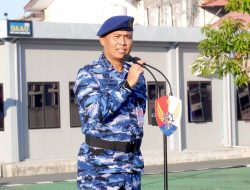 Harumkan Nama Satuan di PORAU 2026, Komandan Lanud Sjamsudin Noor Anugerahkan Piagam Penghargaan Kepada Dua Personel Berprestasi