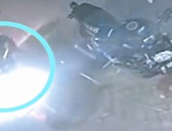 Terekam CCTV, Aksi Pelaku Nyolong Motor Honda Scoopy di Apotik Manyar Surabaya
