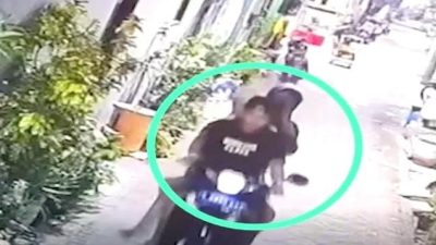 Terekam CCTV Aksi Tiga Pelaku Curanmor di Kawasan Kupang Segunting Surabaya 6