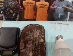 Polrestabes Surabaya Bekuk Dua Pengedar, Bohlam Lampu Jadi Tempat Sabu