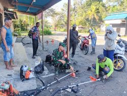 Babinsa Koramil Mapurujaya Bersama Warga Bersihkan TPU Kampung Hiripau