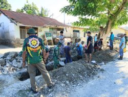 Semangat Kebersamaan Satgas TMMD ke-129 Kodim 1505/Tidore dan Warga Terus Menggelora di Lokasi Pembangunan Drainase