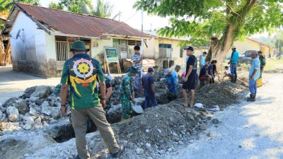 Semangat Kebersamaan Satgas TMMD ke-129 Kodim 1505/Tidore dan Warga Terus Menggelora di Lokasi Pembangunan Drainase 6