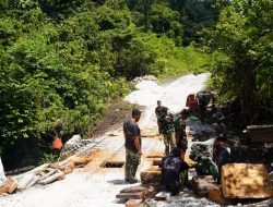 Rehab Jembatan TMMD Ke-129 Capai 55 Persen, Satgas TMMD Percepat Konektivitas dan Akses Masyarakat Kampung Sesor