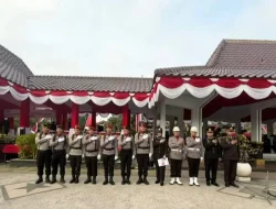 Merah Putih Berkibar, Amanah Dipikul: Kapolsek Kasiman Peringati HUT RI ke-81 di Alun-Alun Bojonegoro