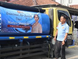 Marlyn Maisarah Salurkan Bantuan Air Bersih untuk Warga Babakan Madang