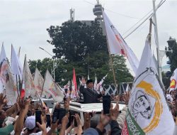 Usai Pidato RUU APBN 2027 dan Nota Keuangan di DPR, Prabowo Sapa Puluhan Ribu Massa di Gerbang Pemuda