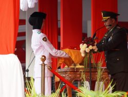 Berlangsung Khidmat: Dandim Bojonegoro Pimpin Upacara Penurunan Bendera HUT ke-81 RI