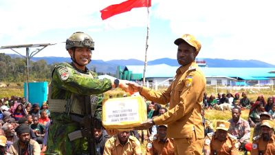 Tembus Medan Ekstrem, Koops TNI Habema Berhasil Salurkan 2 Ton Bantuan Kemanusiaan ke Tiga Distrik di Kabupaten Puncak 6