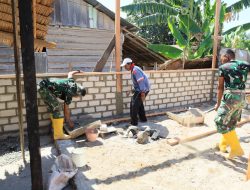 Satgas TMMD ke-129 Kodim 1505/Tidore Bangun Rumah Layak Huni untuk Warga Kurang Mampu di Wasile Tengah