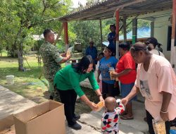 Canda Tawa Warnai Lokasi TMMD Ke-129, Kehangatan Dansatgas dan Ketua Persit Hadirkan Kebahagiaan bagi Mama-Mama dan Anak-Anak Kampung Sesor