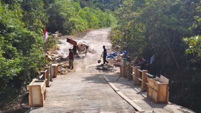Rehab Jembatan TMMD Ke-129 Kodim 1807/Sorong Selatan Hampir Rampung, Perkuat Akses dan Tingkatkan Mobilitas Warga Kampung Sesor 6