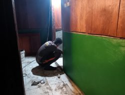 Pantang Menyerah hingga Malam, Satgas TMMD Ke-129 Kodim 1807/Sorsel Lembur Finishing Rumah Type 36 untuk Warga Kampung Sesor