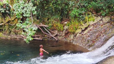Keseruan Anak Anak Kp. Sesor menikmati Air Terjun, TMMD Ke-129 Buka Akses Wisata, Tangga Menuju Air Terjun Kini Lebih Nyaman Dilalui 6