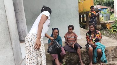 Meriahkan HUT RI ke-81, Tokoh adat sekaligus Rohaniawan Gelar Lomba Berhadiah dan Bagikan Sembako kepada Masyarakat Nduga 5