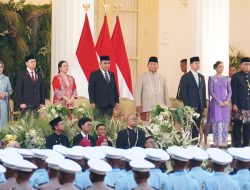 Panglima TNI Hadiri Upacara Penurunan Bendera Sang Merah Putih di Istana Merdeka