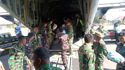 Hari Kesepuluh Penanganan Gempa NTT, TNI Salurkan 825,585 Ton Bantuan 8