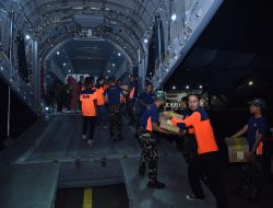 Hari Ketiga Belas Penanganan Gempa NTT, TNI  Sudah Salurkan 946,923 Ton Bantuan