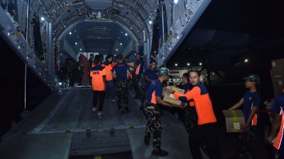 Hari Ketiga Belas Penanganan Gempa NTT, TNI Sudah Salurkan 946,923 Ton Bantuan 6