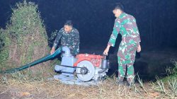Tak Kenal Lelah dan Waktu, Satgas Irigasi Lanud Sjamsudin Noor Perkuat Penanganan Karhutla Hingga Dini Hari